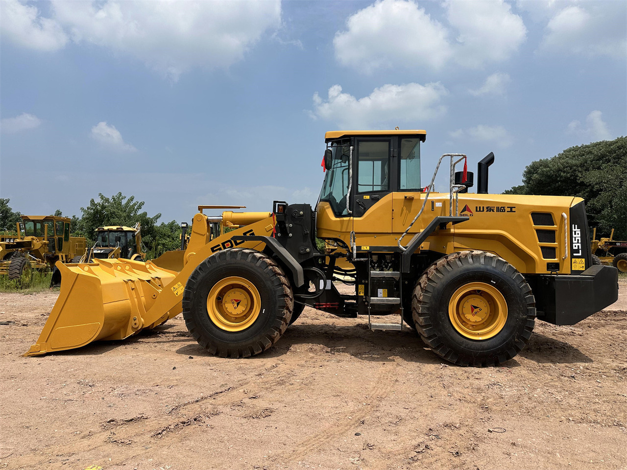 SDLG L956F wheel loader - اللودر بعجل: صور 1 SDLG L956F wheel loader - اللودر بعجل: صور 1