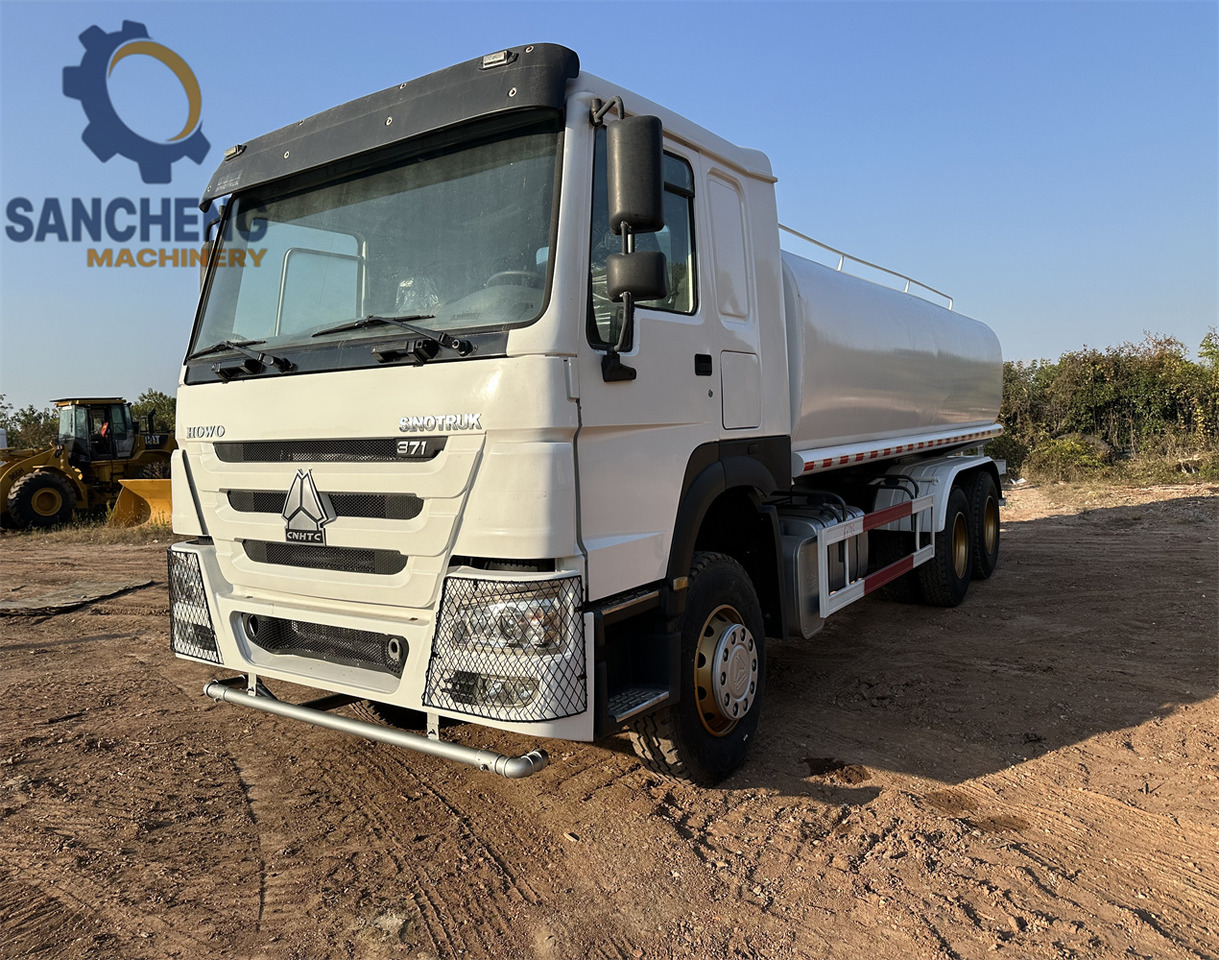 SINOTRUK HOWO 370HP 6x4 Water Tank Truck - شاحنة صهريج: صور 1 SINOTRUK HOWO 370HP 6x4 Water Tank Truck - شاحنة صهريج: صور 1