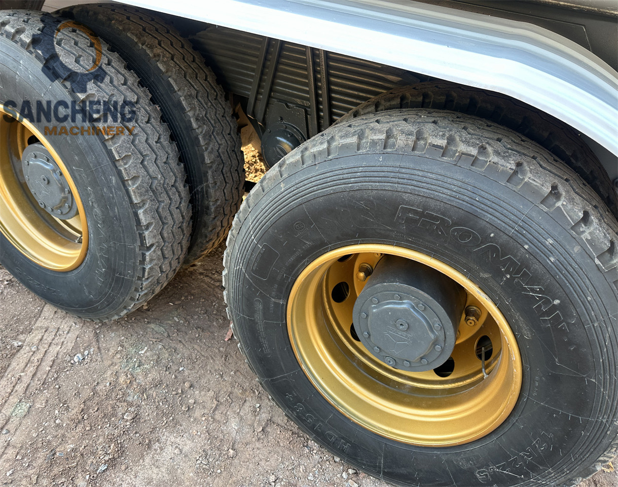 SINOTRUK HOWO 371 6x4 Water Tanker Truck - شاحنة صهريج: صور 5 SINOTRUK HOWO 371 6x4 Water Tanker Truck - شاحنة صهريج: صور 5