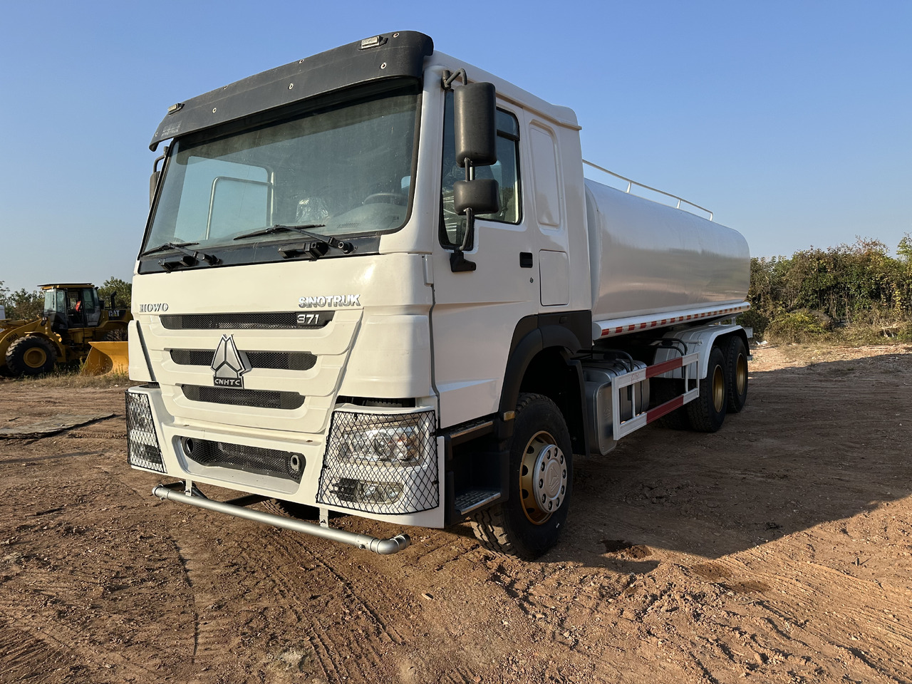 SINOTRUK HOWO 371 Water Tanker Truck - شاحنة صهريج: صور 4 SINOTRUK HOWO 371 Water Tanker Truck - شاحنة صهريج: صور 4