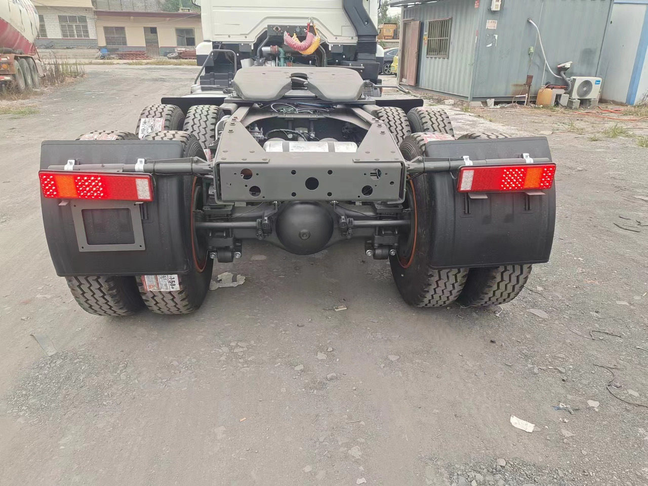 SINOTRUK HOWO 371hp 6X4 Tractor unit - شاحنة جرار: صور 5 SINOTRUK HOWO 371hp 6X4 Tractor unit - شاحنة جرار: صور 5