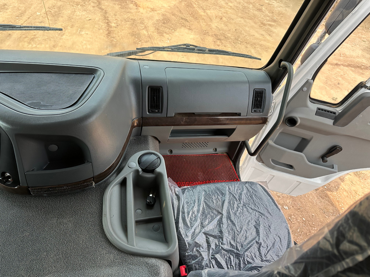 SINOTRUK HOWO Dump truck 371 6x4 - قلابات: صور 5 SINOTRUK HOWO Dump truck 371 6x4 - قلابات: صور 5