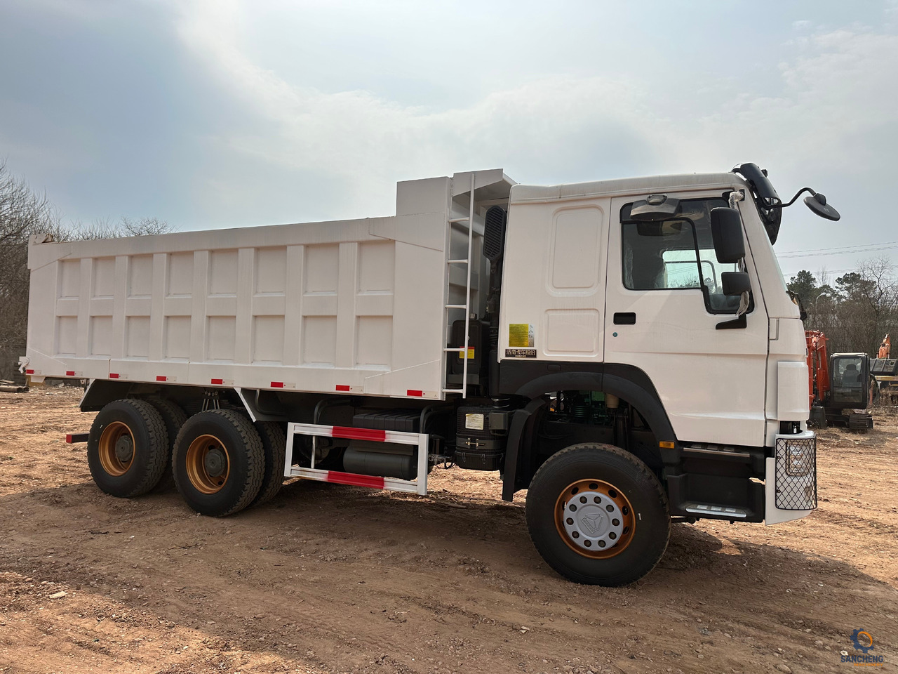 SINOTRUK HOWO Dump truck 371 6x4 - قلابات: صور 2 SINOTRUK HOWO Dump truck 371 6x4 - قلابات: صور 2