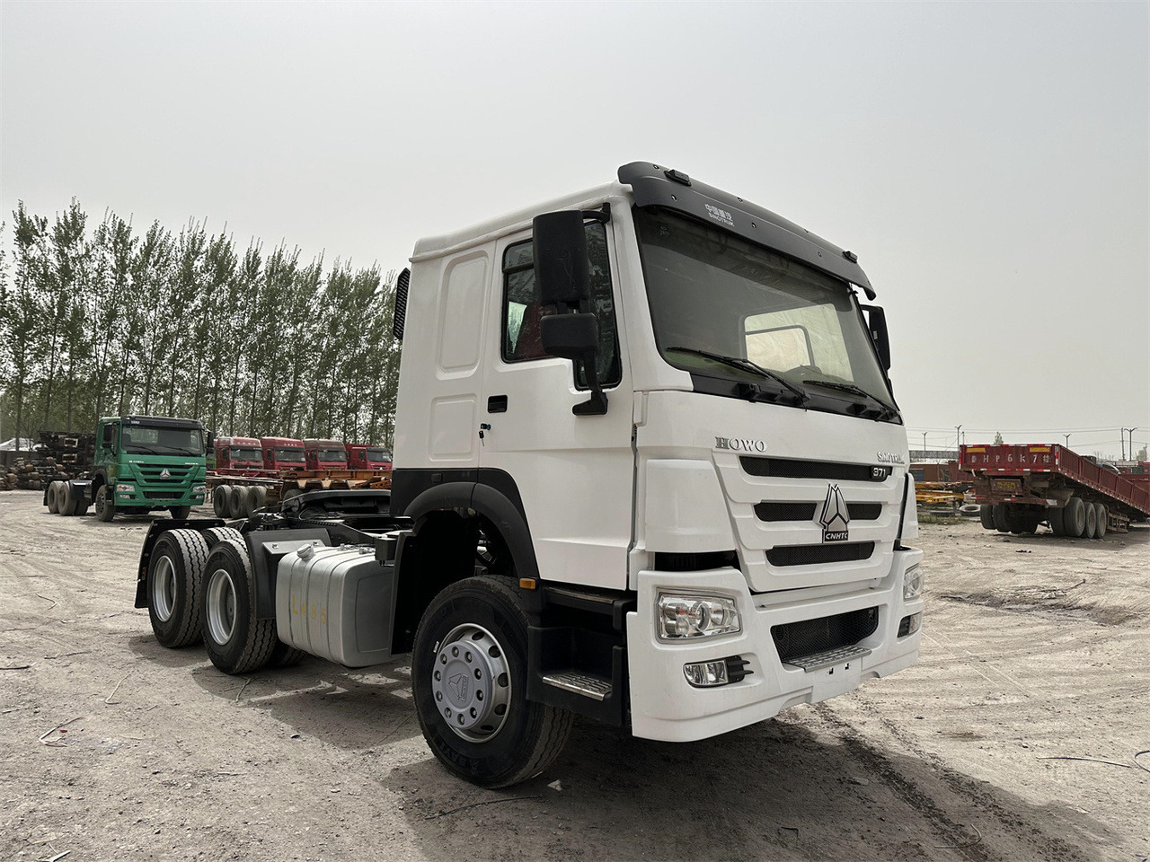 SINOTRUK Howo 371 Truck Head - شاحنة جرار: صور 1 SINOTRUK Howo 371 Truck Head - شاحنة جرار: صور 1