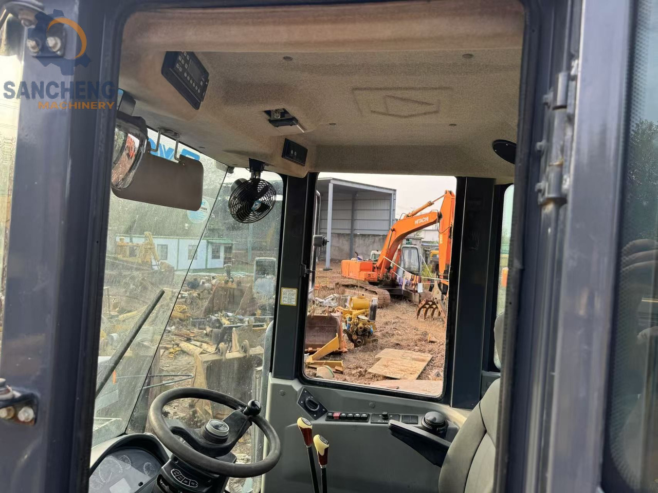 XCMG LW500F - اللودر بعجل: صور 4 XCMG LW500F - اللودر بعجل: صور 4
