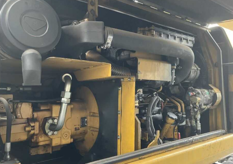 CAT Lift Trucks M315 - حفارة على عجلات: صور 4 CAT Lift Trucks M315 - حفارة على عجلات: صور 4