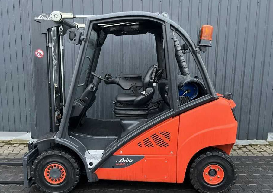 رافعة شوكية تعمل بالغاز Linde H25T-02: صور 7 رافعة شوكية تعمل بالغاز Linde H25T-02: صور 7