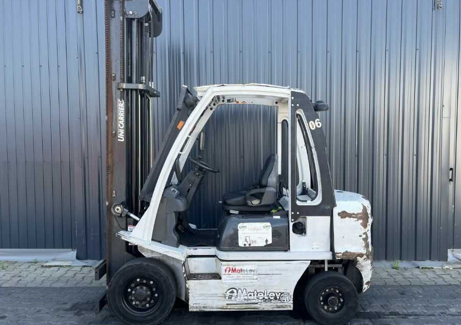 Nissan Y1D2A25Q - رافعة شوكية ديزل: صور 2 Nissan Y1D2A25Q - رافعة شوكية ديزل: صور 2