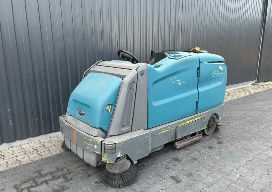 Tennant M17 - مكنسة كهربائية صناعية: صور 1 Tennant M17 - مكنسة كهربائية صناعية: صور 1