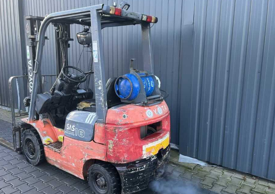 Toyota 7FGF18 - رافعة شوكية تعمل بالغاز: صور 3 Toyota 7FGF18 - رافعة شوكية تعمل بالغاز: صور 3