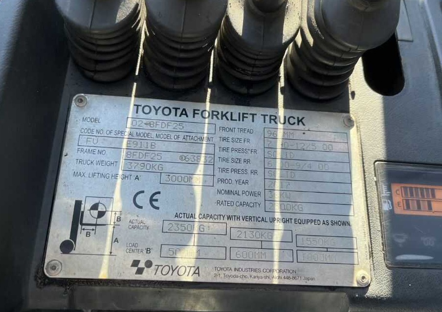 Toyota 8FDF25 - رافعة شوكية ديزل: صور 4 Toyota 8FDF25 - رافعة شوكية ديزل: صور 4