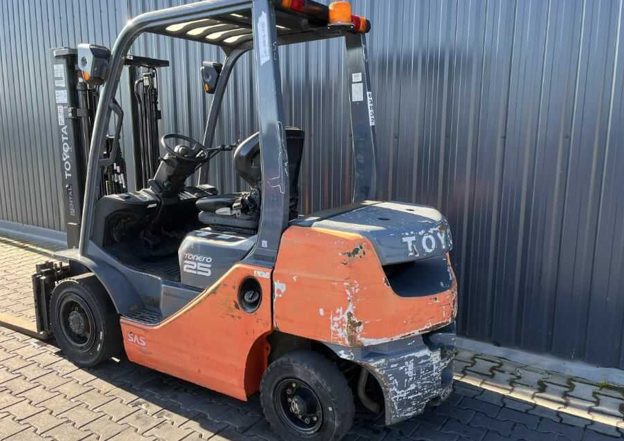 Toyota 8FDF25 - رافعة شوكية ديزل: صور 3 Toyota 8FDF25 - رافعة شوكية ديزل: صور 3