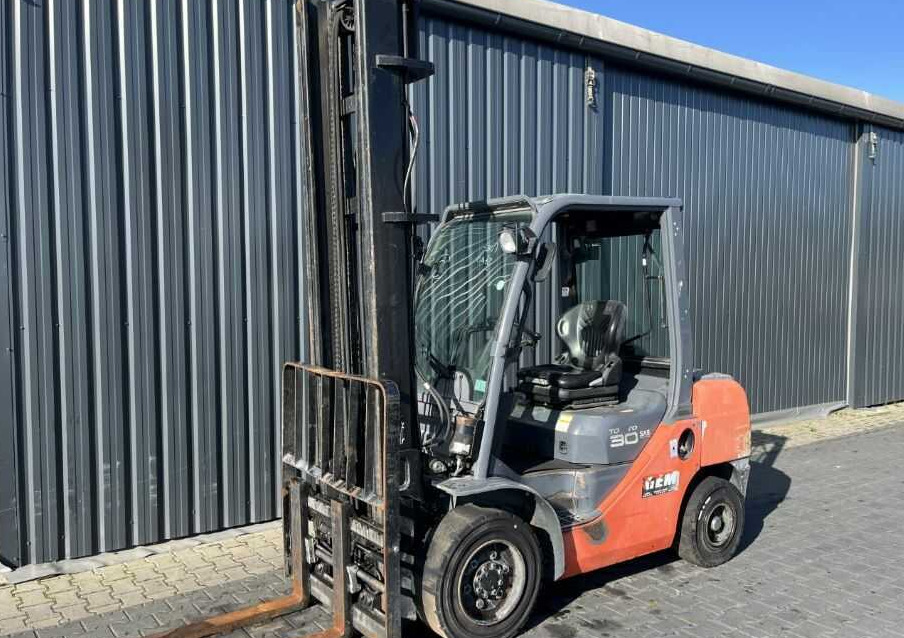 Toyota 8FDF30 - رافعة شوكية ديزل: صور 1 Toyota 8FDF30 - رافعة شوكية ديزل: صور 1