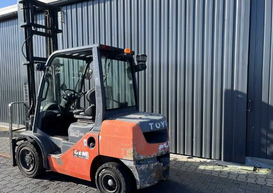 Toyota 8FDF30 - رافعة شوكية ديزل: صور 3 Toyota 8FDF30 - رافعة شوكية ديزل: صور 3