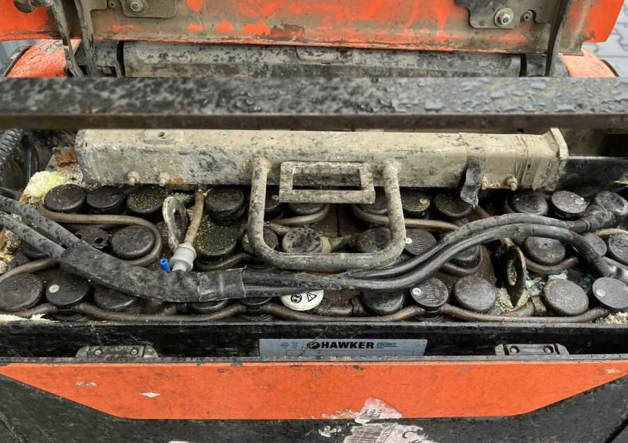 Toyota LPE200 - معدات الرفع منخفض المستوى: صور 5 Toyota LPE200 - معدات الرفع منخفض المستوى: صور 5