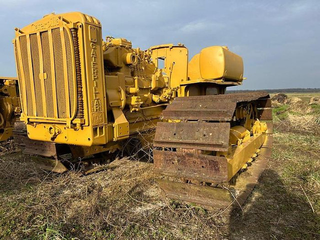 Caterpillar D4 - - بلدوزر: صور 1 Caterpillar D4 - - بلدوزر: صور 1