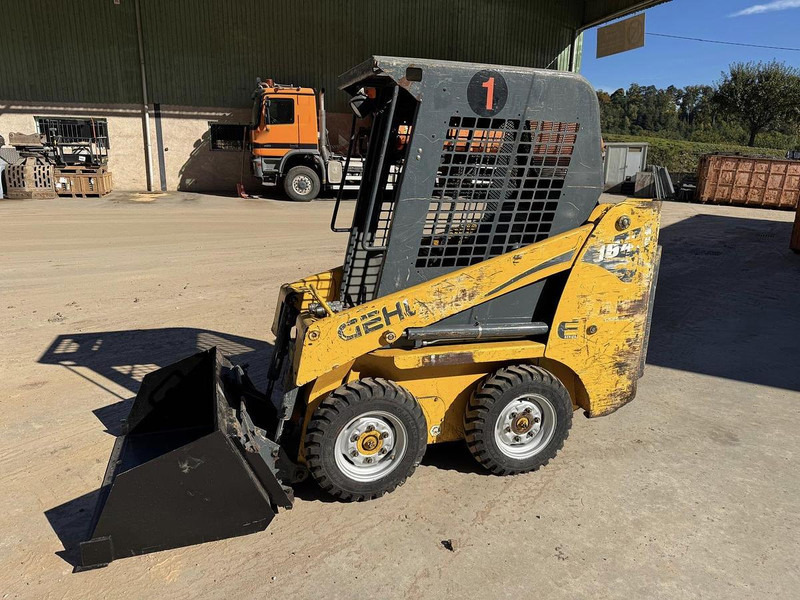 Gehl 1640 - معدات الغابات: صور 1 Gehl 1640 - معدات الغابات: صور 1