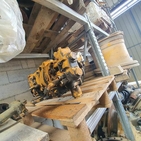 Liebherr 922 - قطع الغيار: صور 3 Liebherr 922 - قطع الغيار: صور 3
