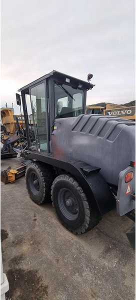 New Holland F 106.6 - آلة تسوية الأرض: صور 5 New Holland F 106.6 - آلة تسوية الأرض: صور 5