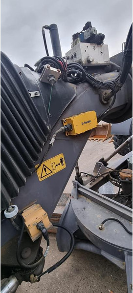 New Holland F 106.6 - آلة تسوية الأرض: صور 3 New Holland F 106.6 - آلة تسوية الأرض: صور 3