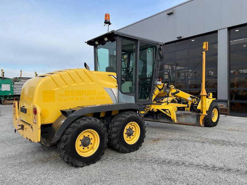New Holland F106.6 - آلة تسوية الأرض: صور 5 New Holland F106.6 - آلة تسوية الأرض: صور 5