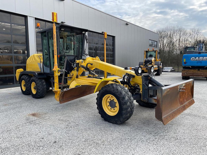 New Holland F106.6 - آلة تسوية الأرض: صور 2 New Holland F106.6 - آلة تسوية الأرض: صور 2