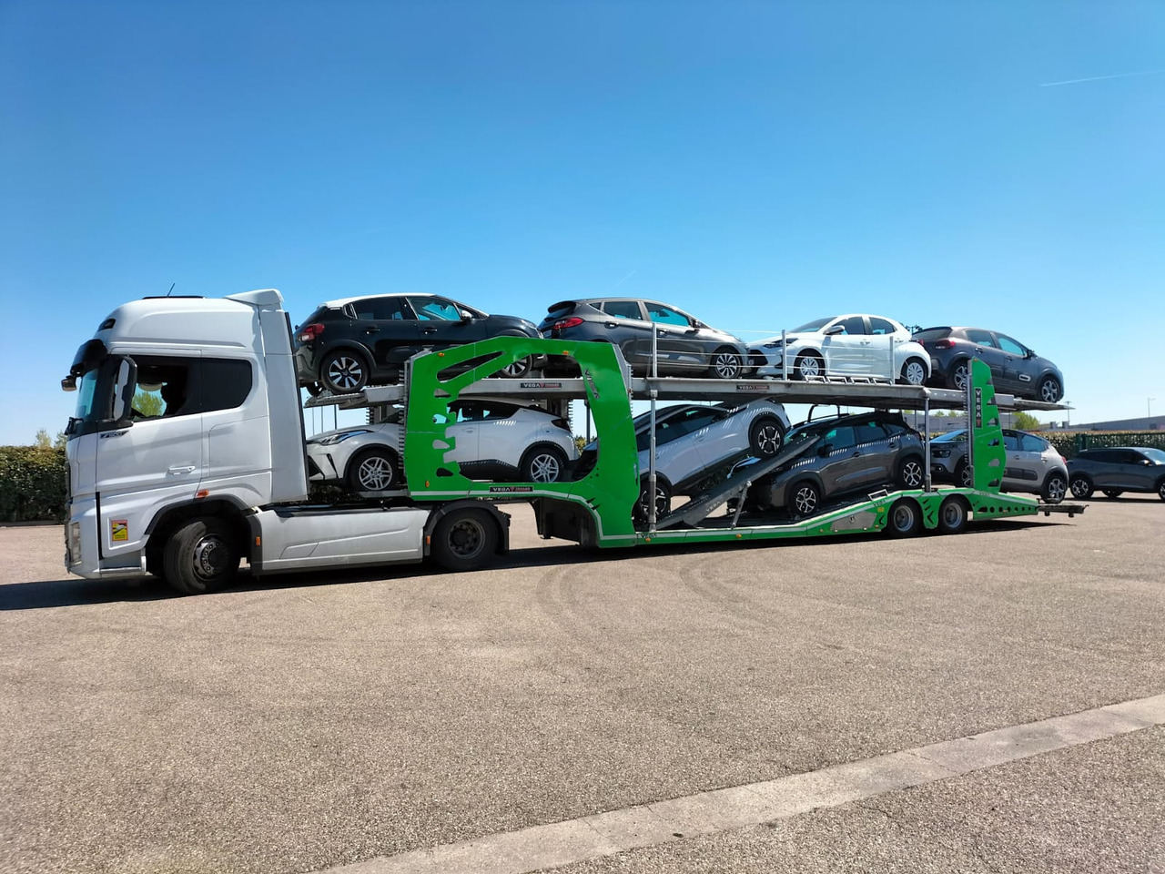 Car Carrier - شاحنة نقل سيارات نصف مقطورة: صور 3 Car Carrier - شاحنة نقل سيارات نصف مقطورة: صور 3