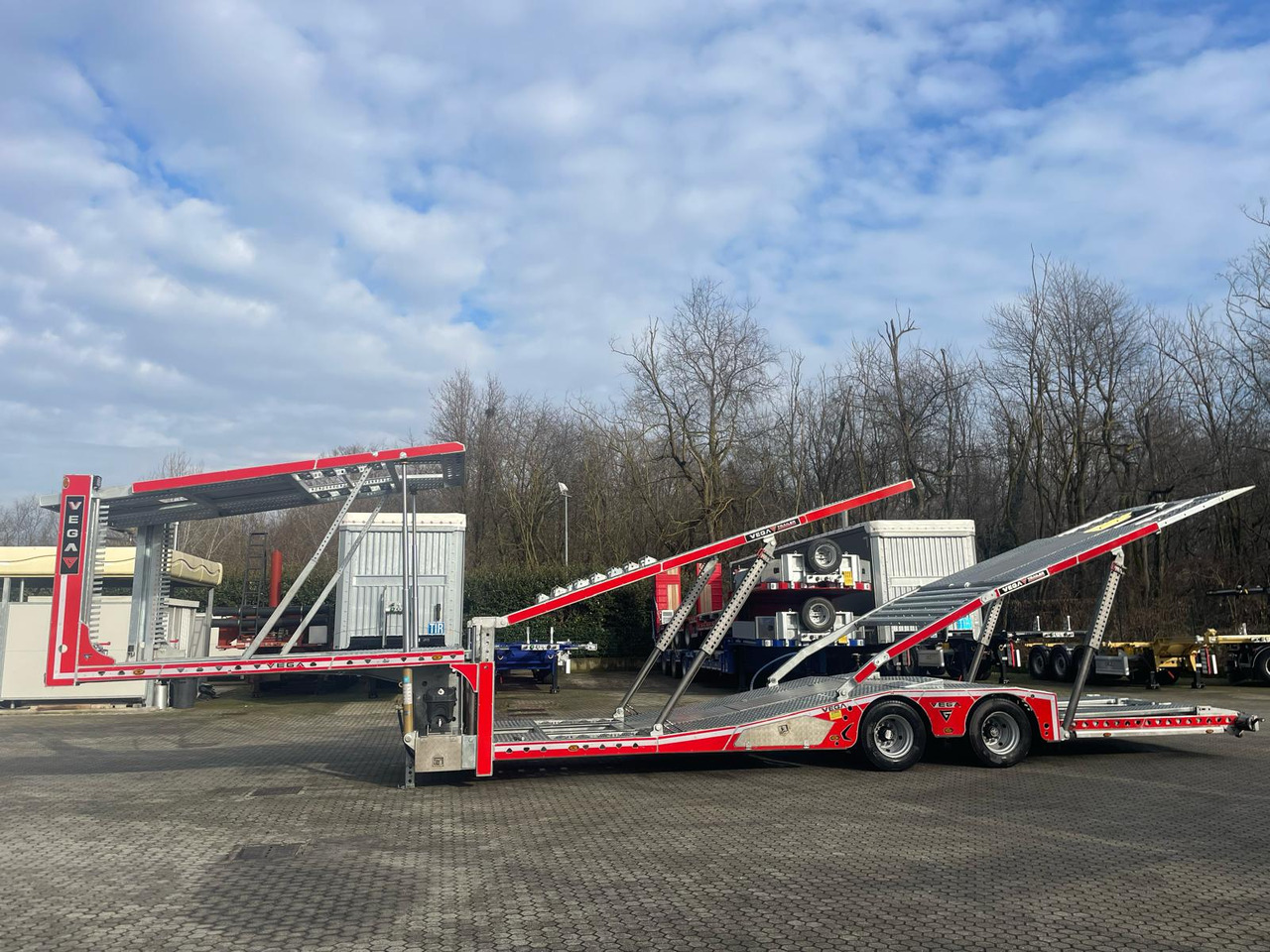 Vega Trailer 2 Axle Jeep Transporter (Vehicles) - شاحنة نقل سيارات نصف مقطورة: صور 1 Vega Trailer 2 Axle Jeep Transporter (Vehicles) - شاحنة نقل سيارات نصف مقطورة: صور 1