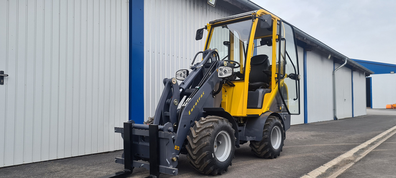 Eurotrac W11 Radlader Hoflader - لودر مفصلي صغير: صور 3 Eurotrac W11 Radlader Hoflader - لودر مفصلي صغير: صور 3