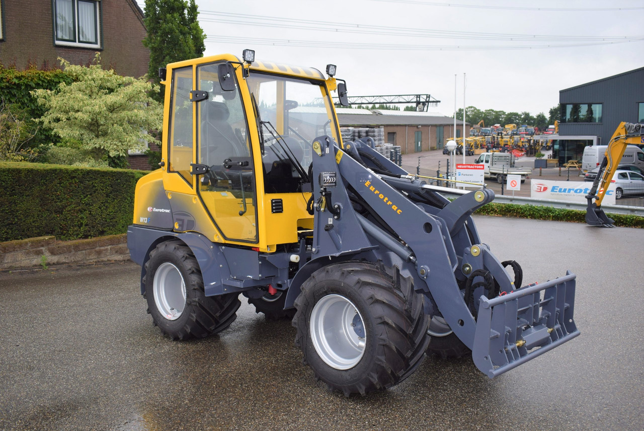 Eurotrac W13 Radlader Hoflader - لودر مفصلي صغير: صور 4 Eurotrac W13 Radlader Hoflader - لودر مفصلي صغير: صور 4
