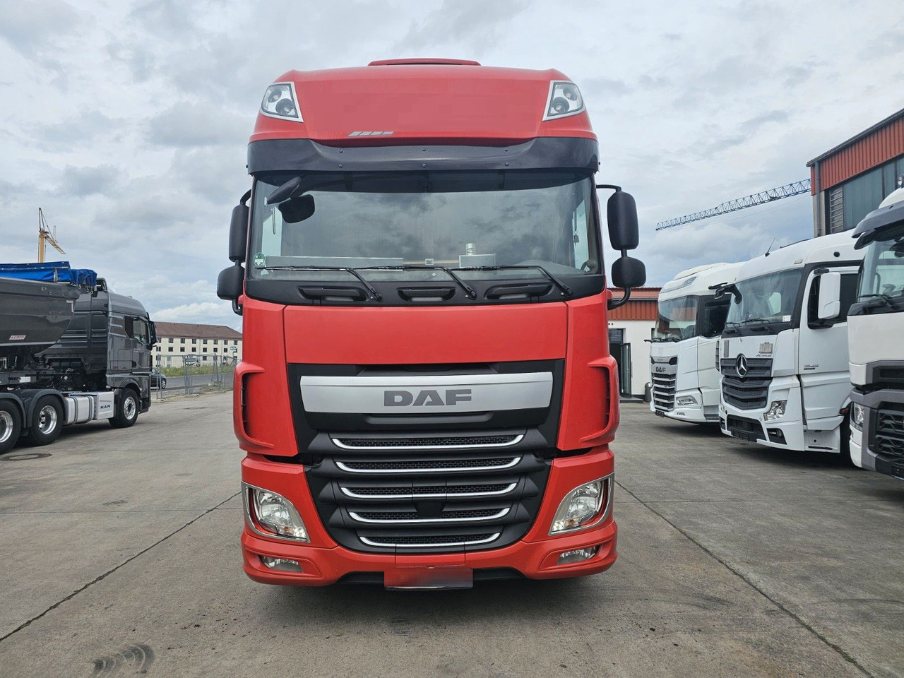 DAF XF 440 FAR * MUTLI * 2X TANK * RETARDER * STANDH - شاحنات الحاويات / جسم علوي قابل للتغيير شاحنة: صور 2 DAF XF 440 FAR * MUTLI * 2X TANK * RETARDER * STANDH - شاحنات الحاويات / جسم علوي قابل للتغيير شاحنة: صور 2