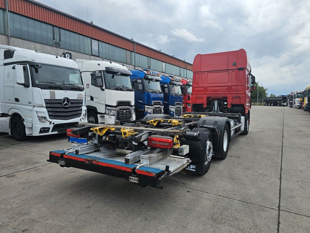 DAF XF 440 FAR * MUTLI * 2X TANK * RETARDER * STANDH - شاحنات الحاويات / جسم علوي قابل للتغيير شاحنة: صور 5 DAF XF 440 FAR * MUTLI * 2X TANK * RETARDER * STANDH - شاحنات الحاويات / جسم علوي قابل للتغيير شاحنة: صور 5