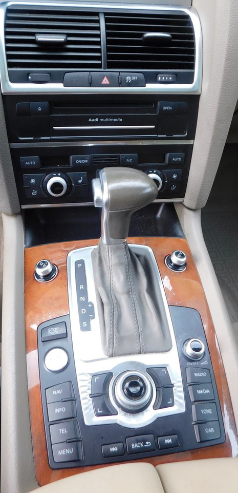 Audi Q7 3.0TFSI 7-Sitzer perfect for UA Export - سيارة دفع رباعي: صور 5 Audi Q7 3.0TFSI 7-Sitzer perfect for UA Export - سيارة دفع رباعي: صور 5