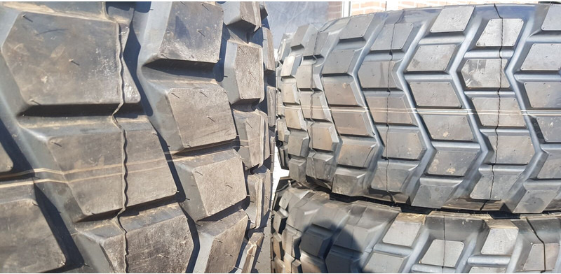 Michelin 24 20.5 xs - الإطارات والجنوط: صور 3 Michelin 24 20.5 xs - الإطارات والجنوط: صور 3