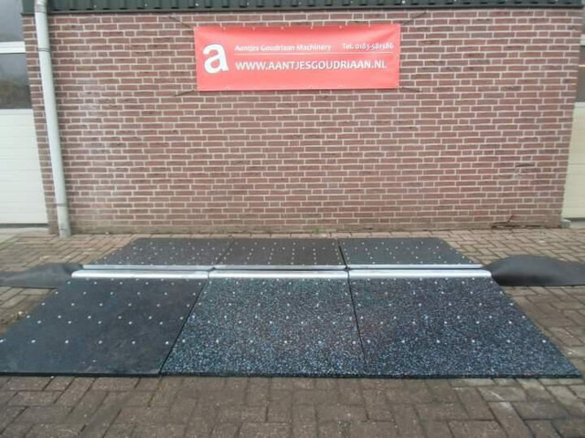 Onbekend Slangenbrug - معدات المناولة: صور 1 Onbekend Slangenbrug - معدات المناولة: صور 1