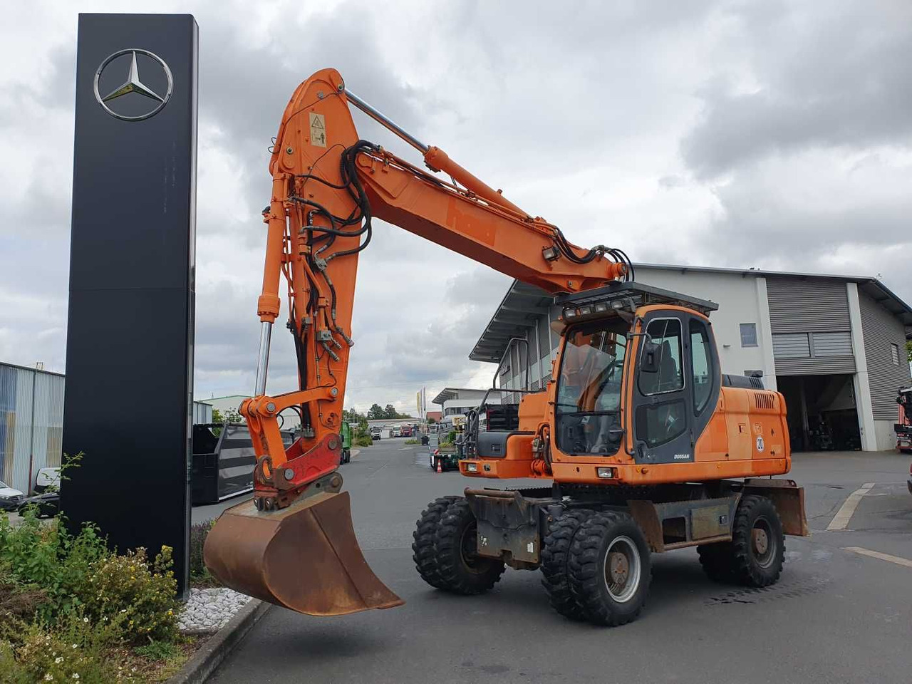 Doosan DX190W / 2008 / 12.349h / 1x Tieflöffel - حفارة على عجلات: صور 1 Doosan DX190W / 2008 / 12.349h / 1x Tieflöffel - حفارة على عجلات: صور 1