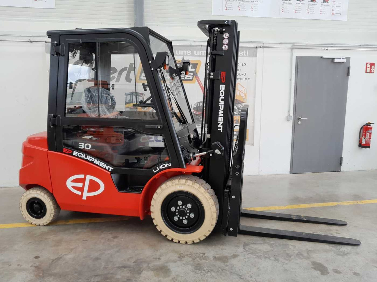 EP Equipment EFL303 / 3,0T / Triplex: 4,80m / SS - رافعة شوكية كهربائية: صور 5 EP Equipment EFL303 / 3,0T / Triplex: 4,80m / SS - رافعة شوكية كهربائية: صور 5