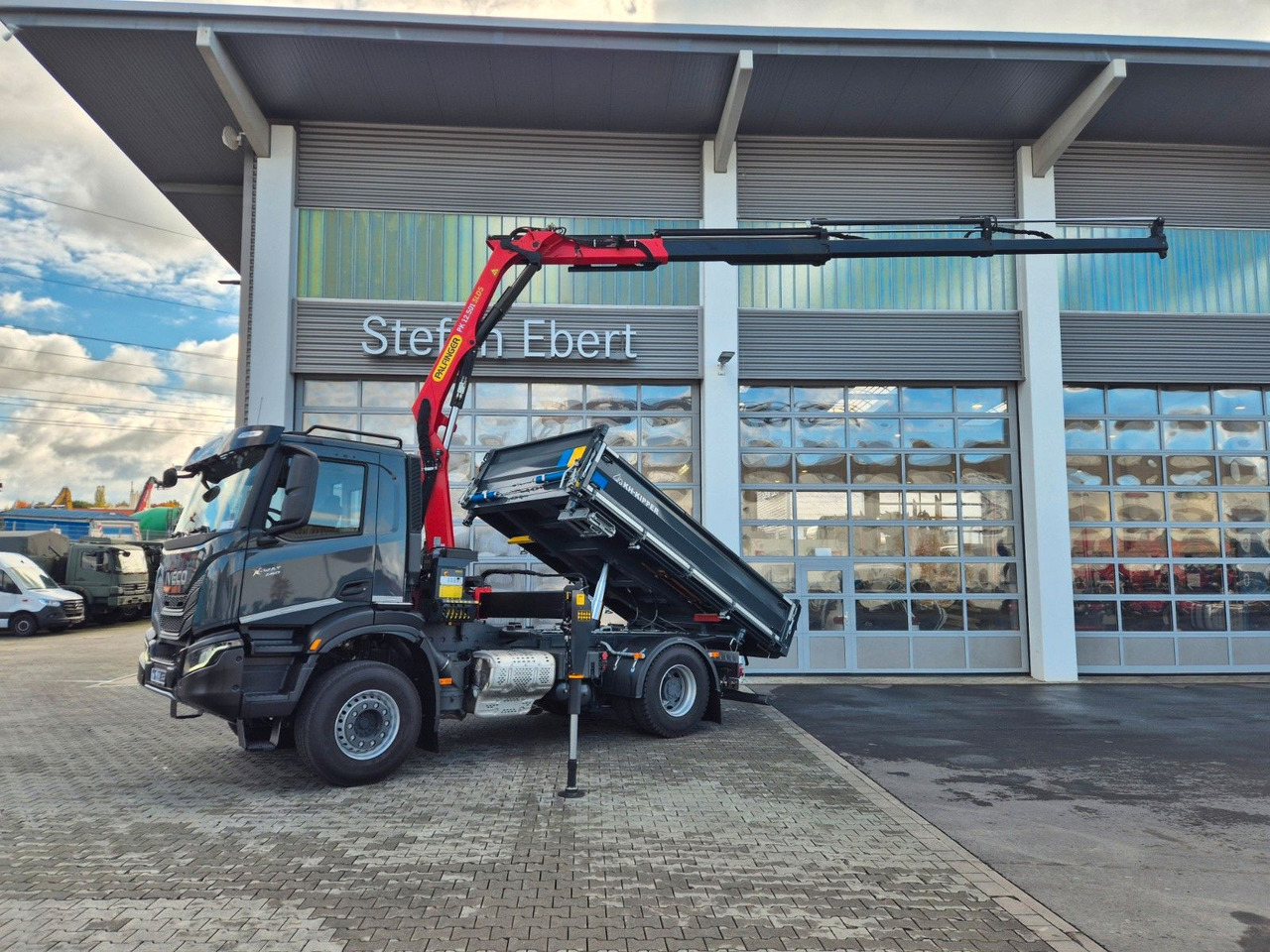 Iveco AD200X46/P HR OFF Palfinger PK 12.501 Funk AHK - قلابات, شاحنة كرين: صور 5 Iveco AD200X46/P HR OFF Palfinger PK 12.501 Funk AHK - قلابات, شاحنة كرين: صور 5