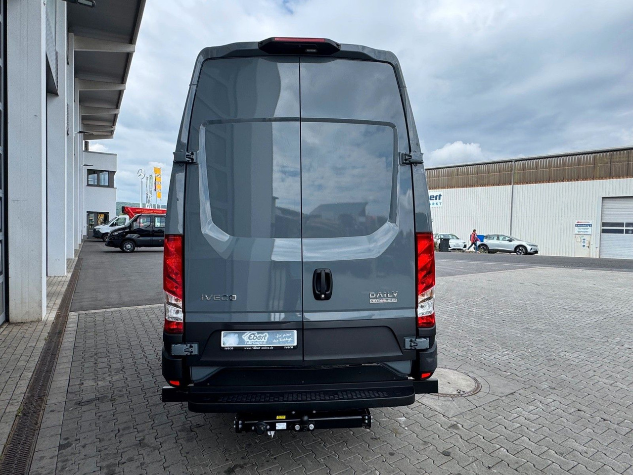 Iveco Daily 70C21 3.0L *L4*H3*Automatik*LED*Luft* 2x - فان: صور 5 Iveco Daily 70C21 3.0L *L4*H3*Automatik*LED*Luft* 2x - فان: صور 5