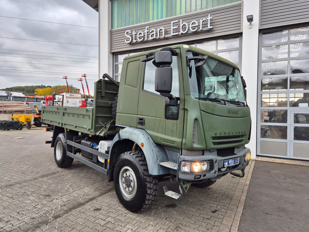 Iveco Eurocargo ML100E22WM-BW 4x4 Pritsche L-Haus Bett - شاحنات مسطحة: صور 2 Iveco Eurocargo ML100E22WM-BW 4x4 Pritsche L-Haus Bett - شاحنات مسطحة: صور 2