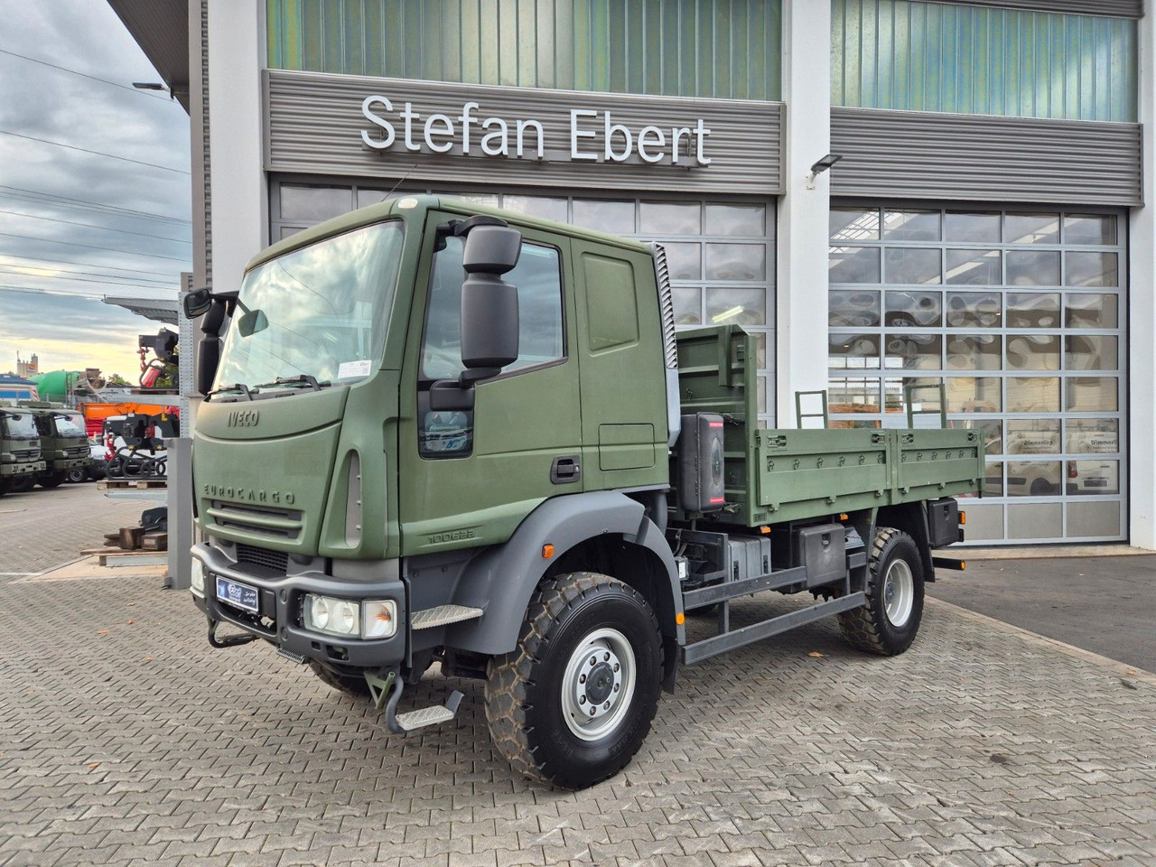 Iveco Eurocargo ML100E22WM-BW 4x4 Pritsche L-Haus Bett - شاحنات مسطحة: صور 3 Iveco Eurocargo ML100E22WM-BW 4x4 Pritsche L-Haus Bett - شاحنات مسطحة: صور 3