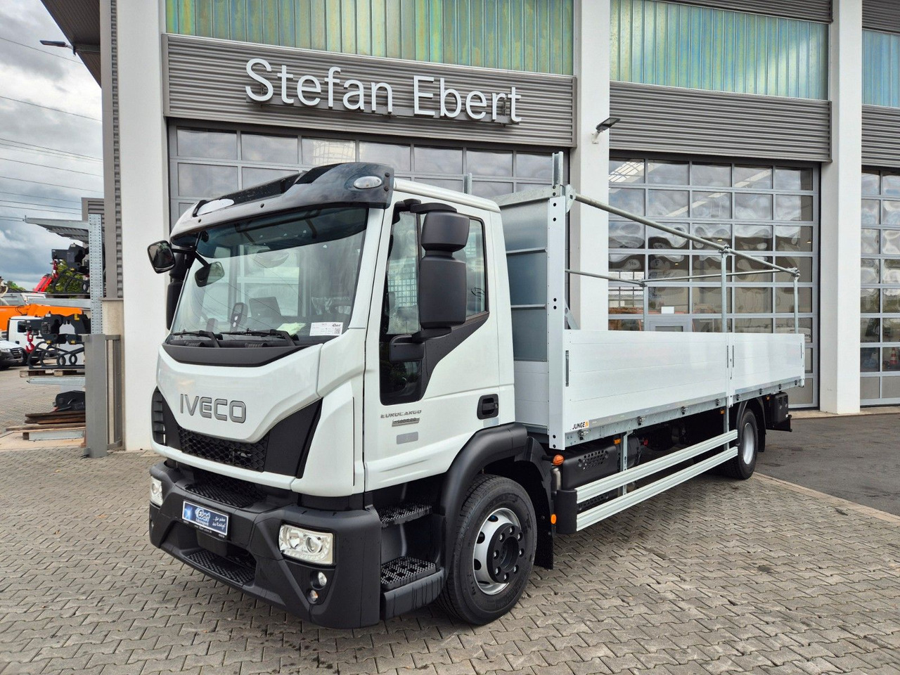 Iveco Eurocargo ML140E28/P Gerüstbau 3 Sitze AHK Klima - شاحنات مسطحة: صور 1 Iveco Eurocargo ML140E28/P Gerüstbau 3 Sitze AHK Klima - شاحنات مسطحة: صور 1