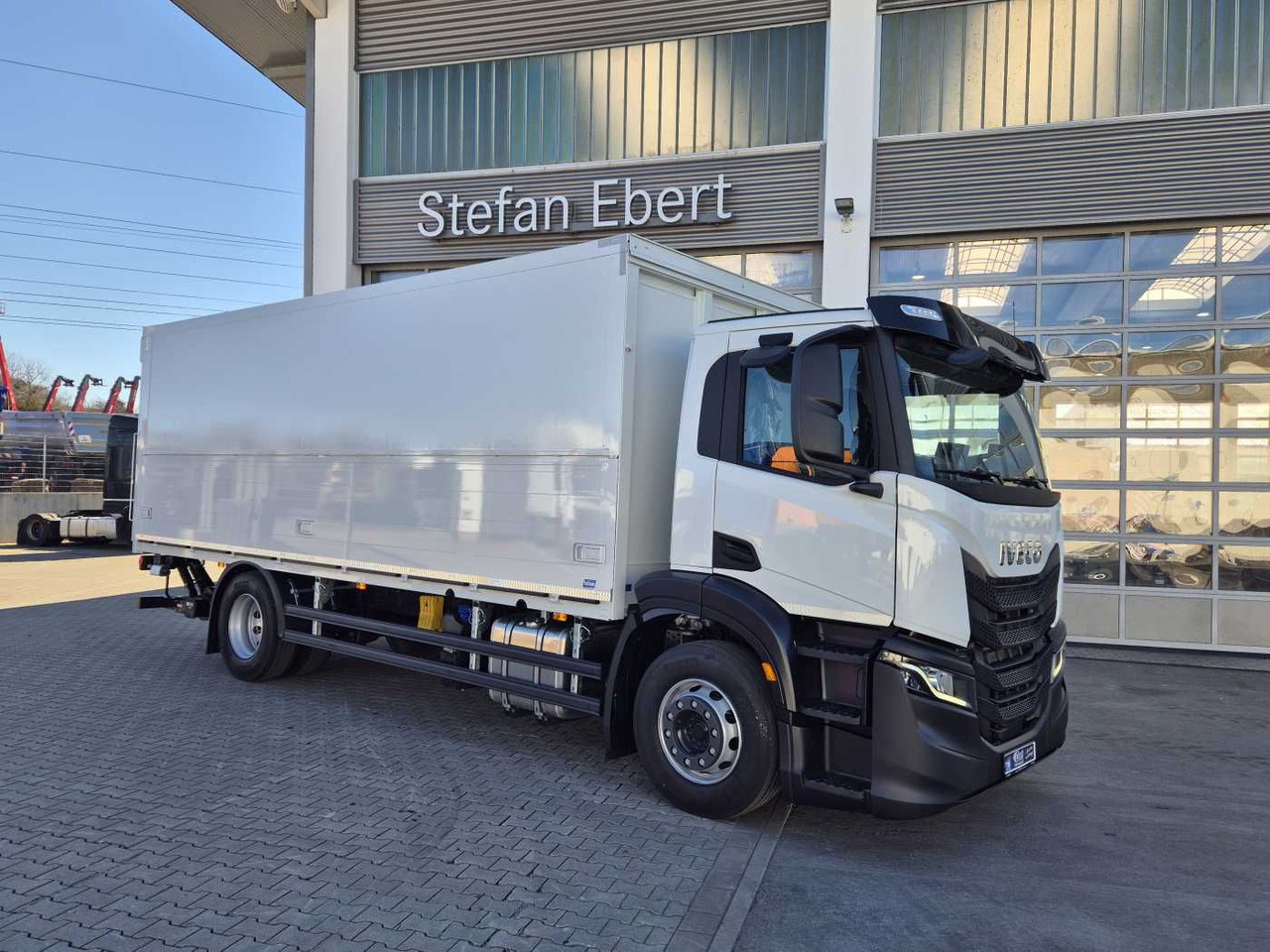 Iveco S-Way AD190S40/FP Böse Schwenkwand LBW 2x AHK - نقل الشراب شاحنة: صور 2 Iveco S-Way AD190S40/FP Böse Schwenkwand LBW 2x AHK - نقل الشراب شاحنة: صور 2