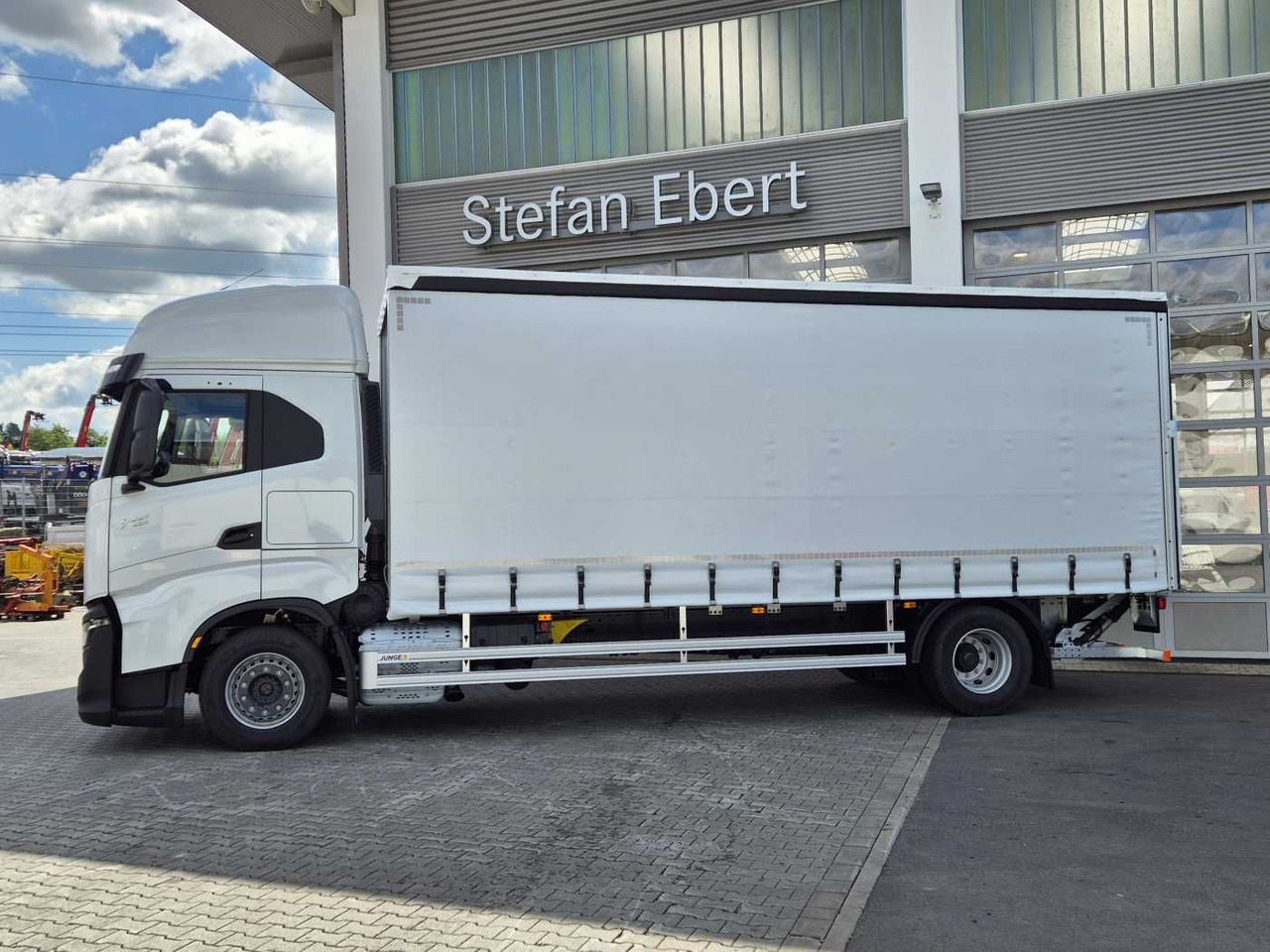 Iveco S-Way AS190S42/P Schiebeplanen LBW 2.000kg AHK - شاحنة ستارة: صور 3 Iveco S-Way AS190S42/P Schiebeplanen LBW 2.000kg AHK - شاحنة ستارة: صور 3