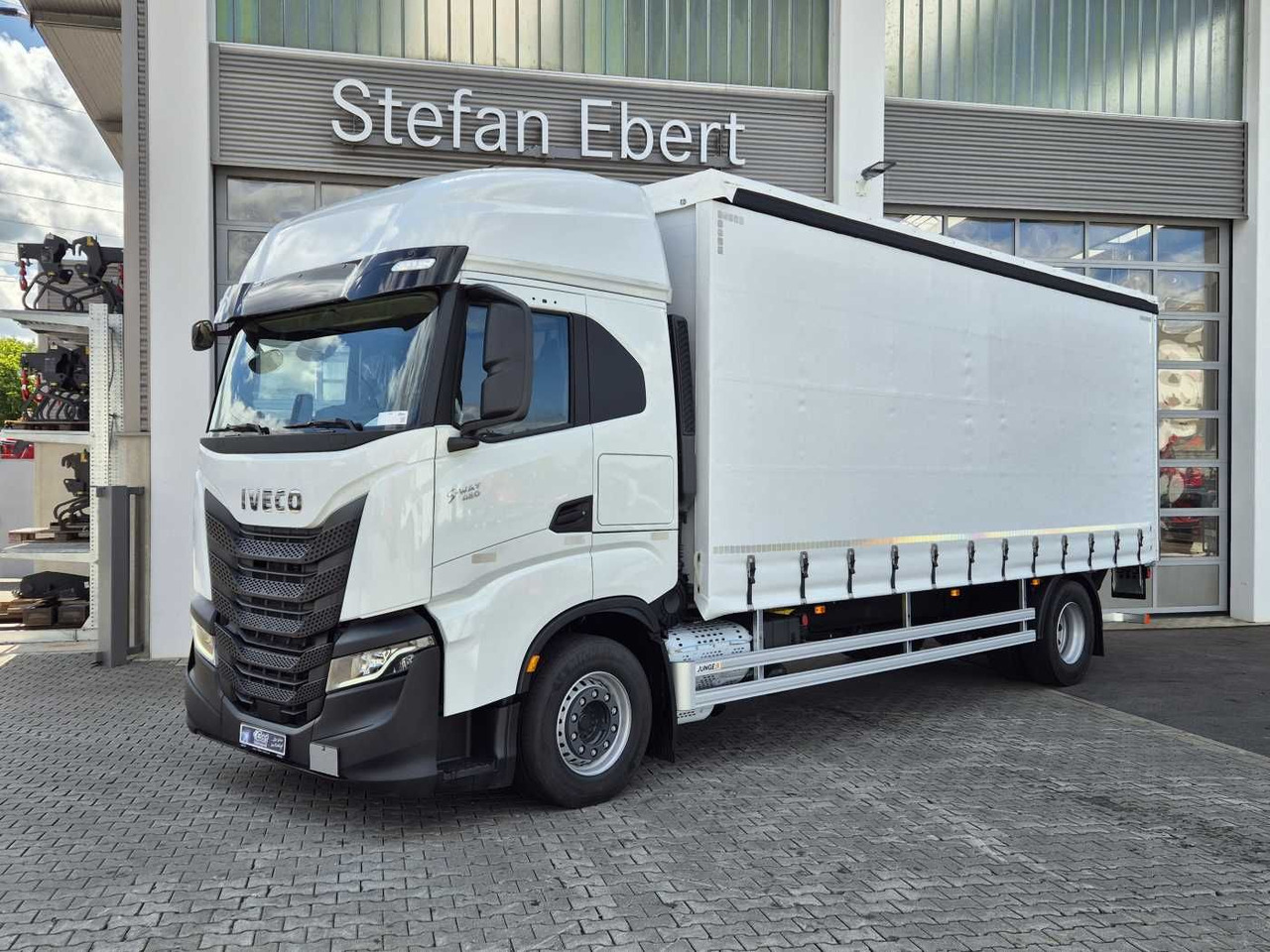 Iveco S-Way AS190S42/P Schiebeplanen LBW 2.000kg AHK - شاحنة ستارة: صور 1 Iveco S-Way AS190S42/P Schiebeplanen LBW 2.000kg AHK - شاحنة ستارة: صور 1