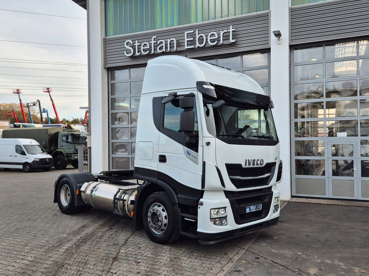 Iveco Stralis 460NP LNG 4x2 3 Stück - شاحنة جرار: صور 4 Iveco Stralis 460NP LNG 4x2 3 Stück - شاحنة جرار: صور 4