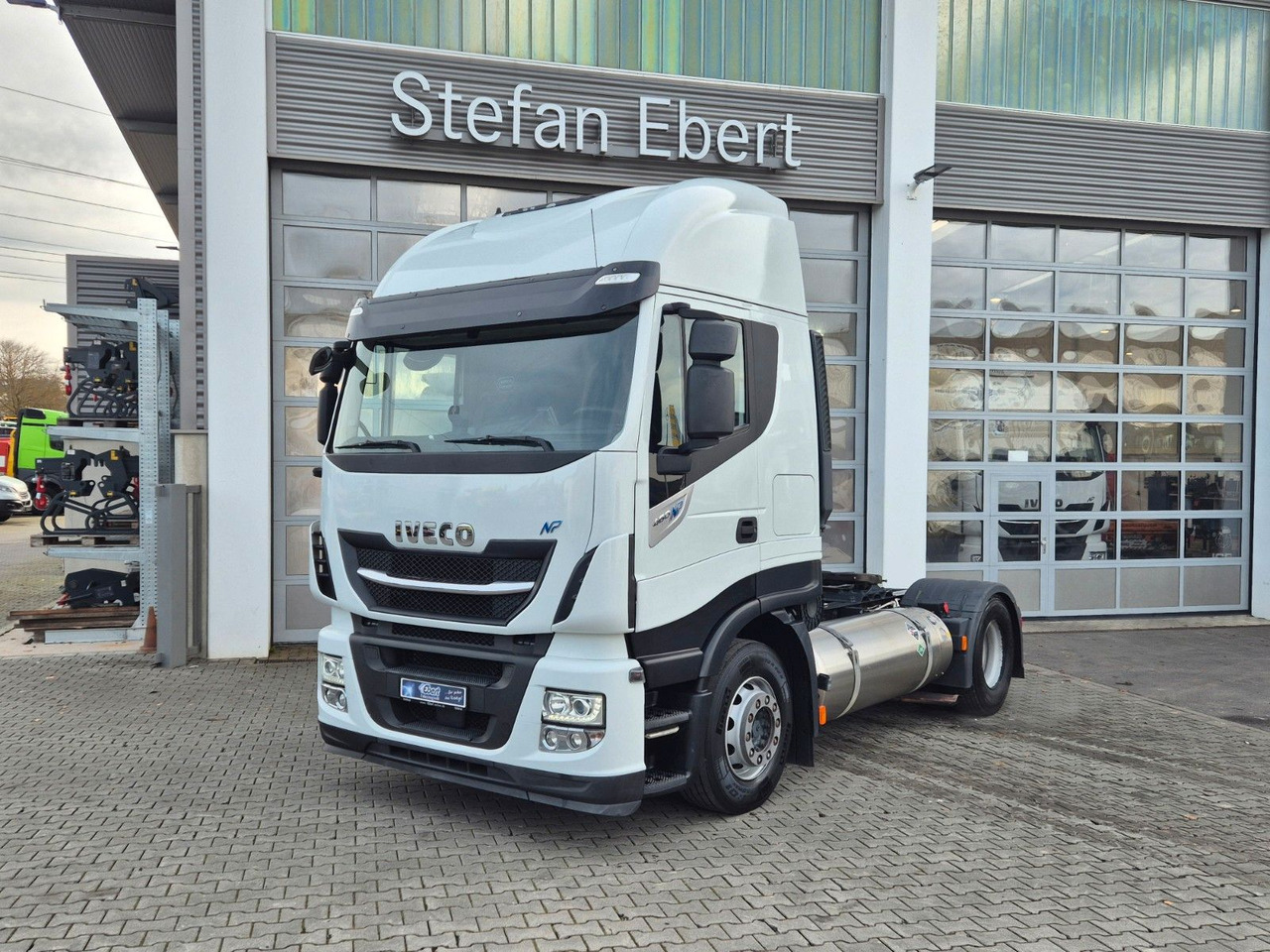 Iveco Stralis 460NP LNG 4x2 3 Stück - شاحنة جرار: صور 1 Iveco Stralis 460NP LNG 4x2 3 Stück - شاحنة جرار: صور 1