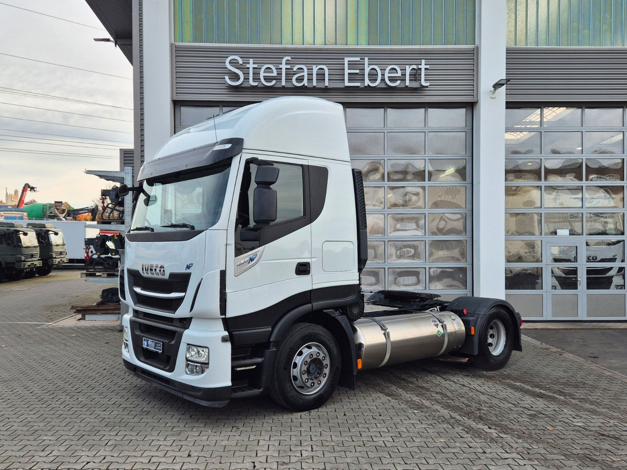 Iveco Stralis 460NP LNG 4x2 3 Stück - شاحنة جرار: صور 3 Iveco Stralis 460NP LNG 4x2 3 Stück - شاحنة جرار: صور 3