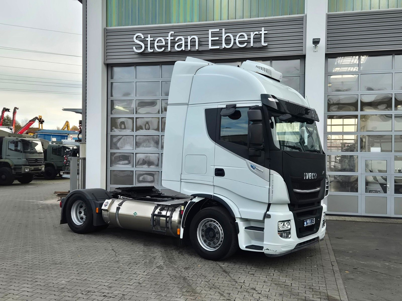Iveco Stralis 460NP LNG Standklima Xenon 3 Stück - شاحنة جرار: صور 4 Iveco Stralis 460NP LNG Standklima Xenon 3 Stück - شاحنة جرار: صور 4