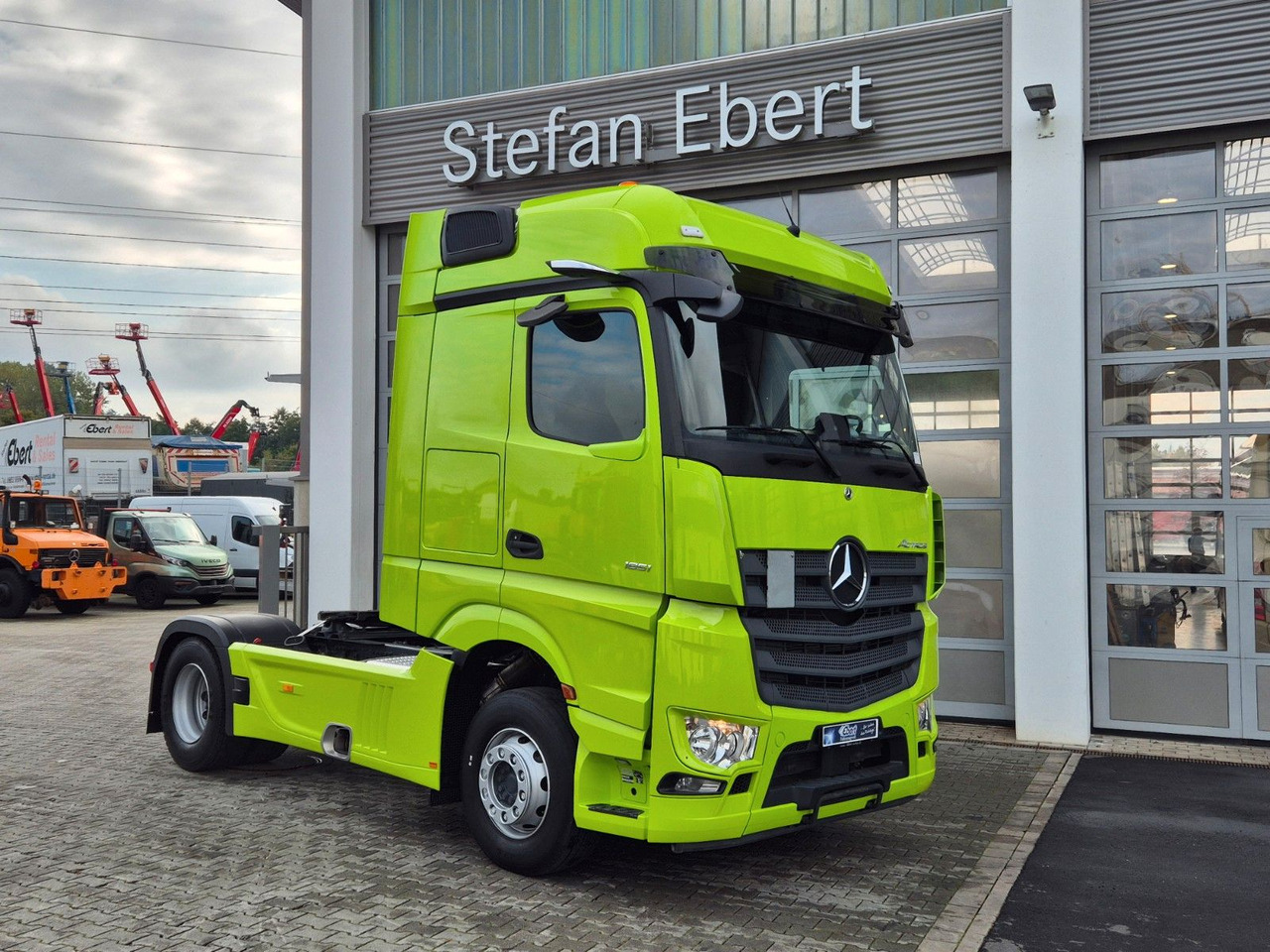 Mercedes-Benz Actros 1851 LS Öl-Retarder Standklima Mirror Big - شاحنة جرار: صور 4 Mercedes-Benz Actros 1851 LS Öl-Retarder Standklima Mirror Big - شاحنة جرار: صور 4